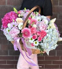 Композиция солнечный день в Курлово Цветочная композиция из Розы, Хризантемы, Пионы и Лизиантусы в корзине в Курлово