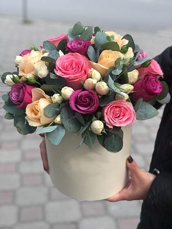 Цветочная композиция из Розы в шляпной коробке в Курлово