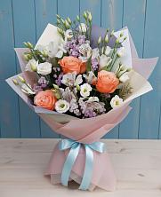 Букет цветов из:  Лизиантусы, Розы, Альстромерии и Гипсофила в Курлово