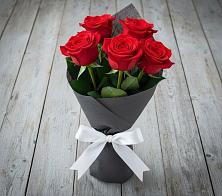 Букет 5 Красных роз Эдлесс Лав в Курлово