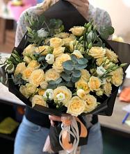 Букет птица счастья в Курлово Букет цветов из: Розы и Лизиантусы в Курлово