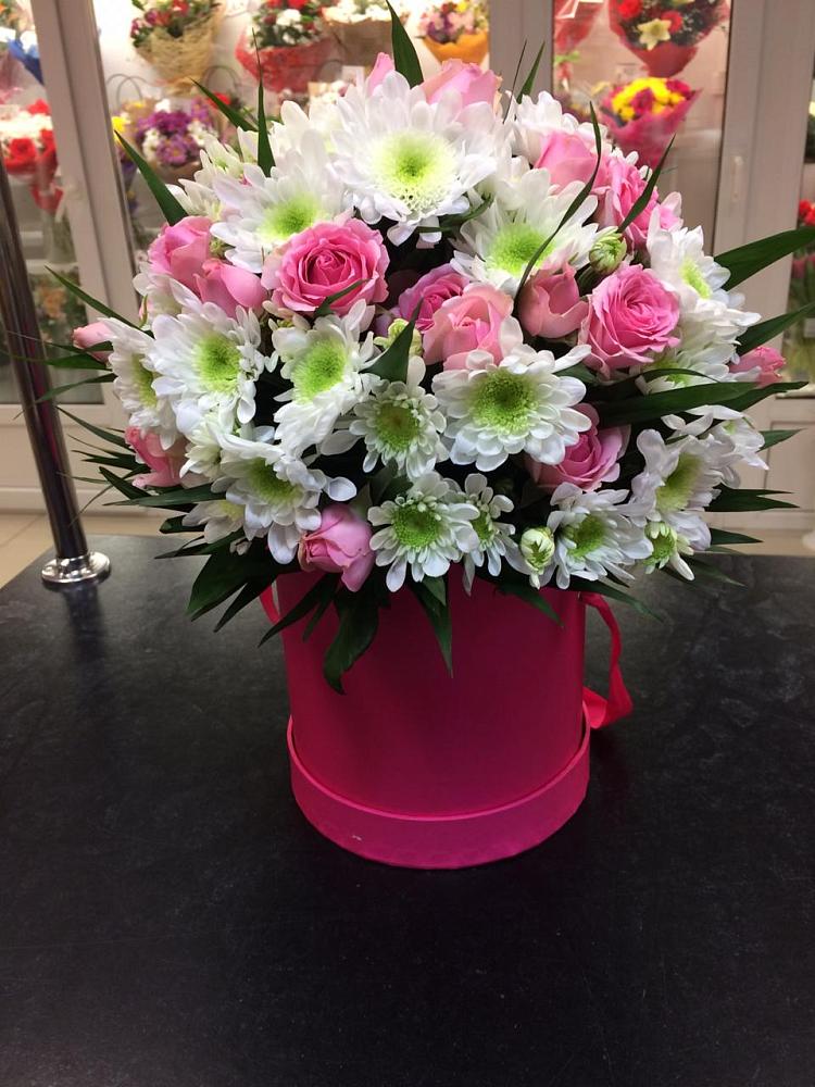 Цветочная композиция из Розы и Хризантемы в шляпной коробке в Курлово