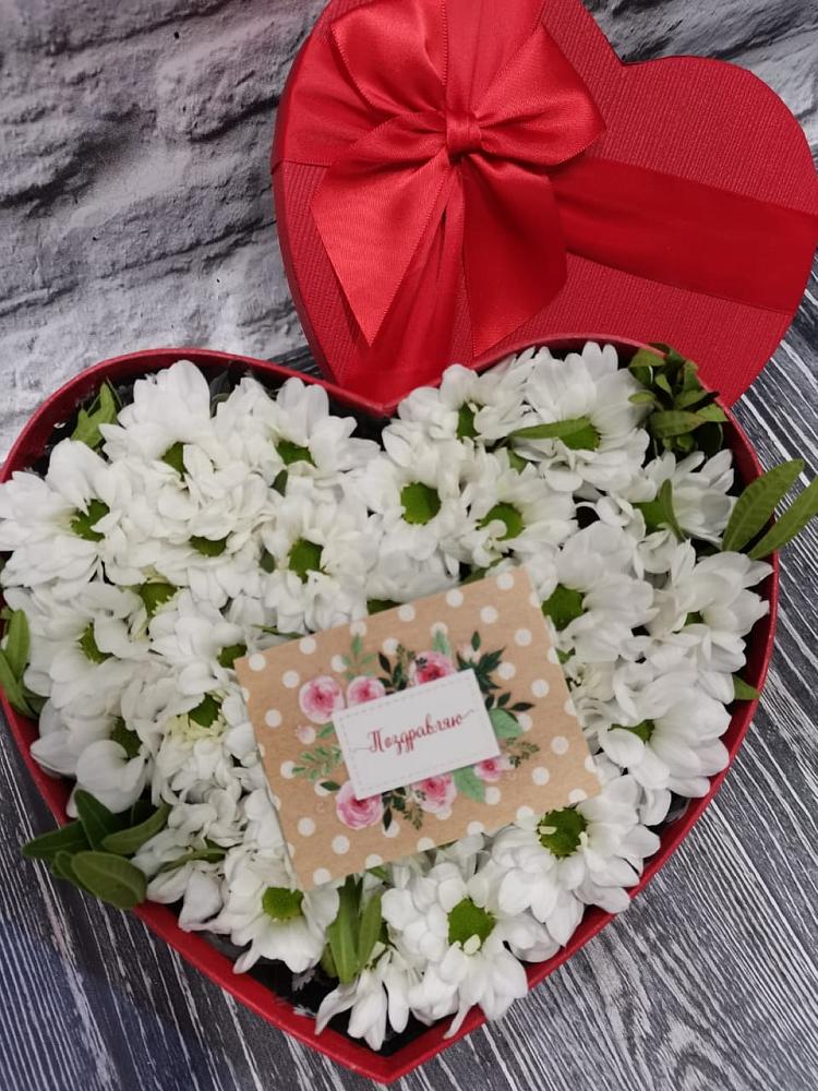 Цветочная композиция из Хризантемы в виде сердца в Курлово